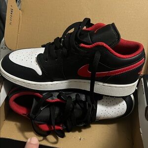 Nike Kids Black and White Sneakers with Red Accents (GS) AIR JORDAN 1 LOW